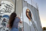 جدارية “أبو عاقلة” أول ما سيشاهده بايدن في بيت لحم