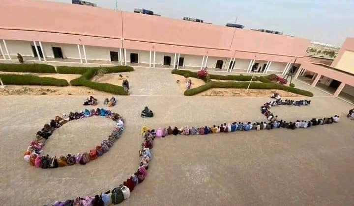 تضامنا مع غزة.. طلاب جامعة نواكشوط العصرية يرسمون اسم فلسطين بأجسادهم