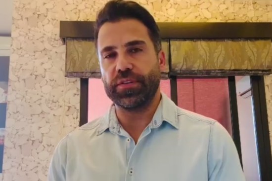 توماس باراک أساء إلی جمیع الأمة العربیة والإسلامیة